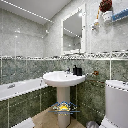 Valentine Seaview 아파트 베니돔