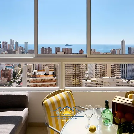 Valentine Seaview 아파트 베니돔